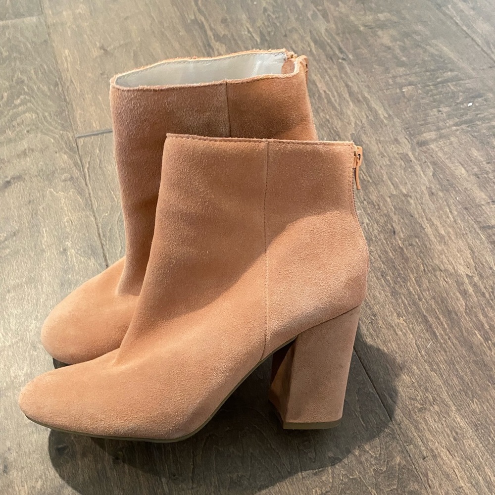 NWOT Kenneth Cole Reaction Pink Ankle Boots Suede Leather